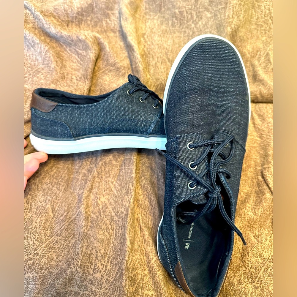 Andrew Marc men’s SZ 10 Denim sneakers